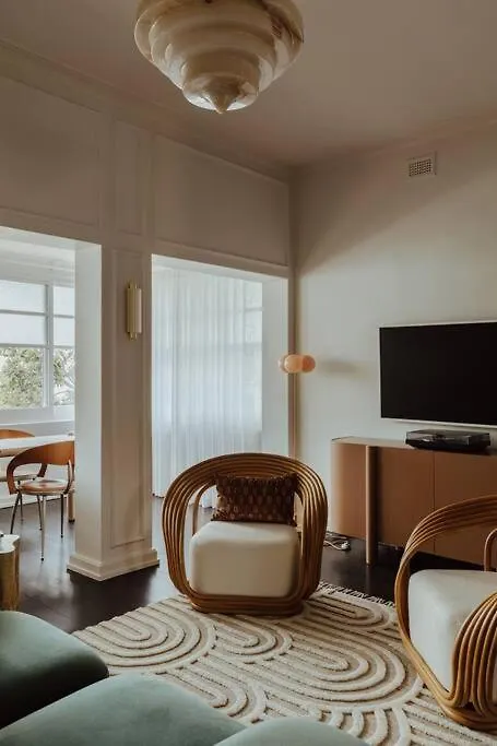 Tender Is The Stay - Luxury Designer 2Br Glenelg Apartment